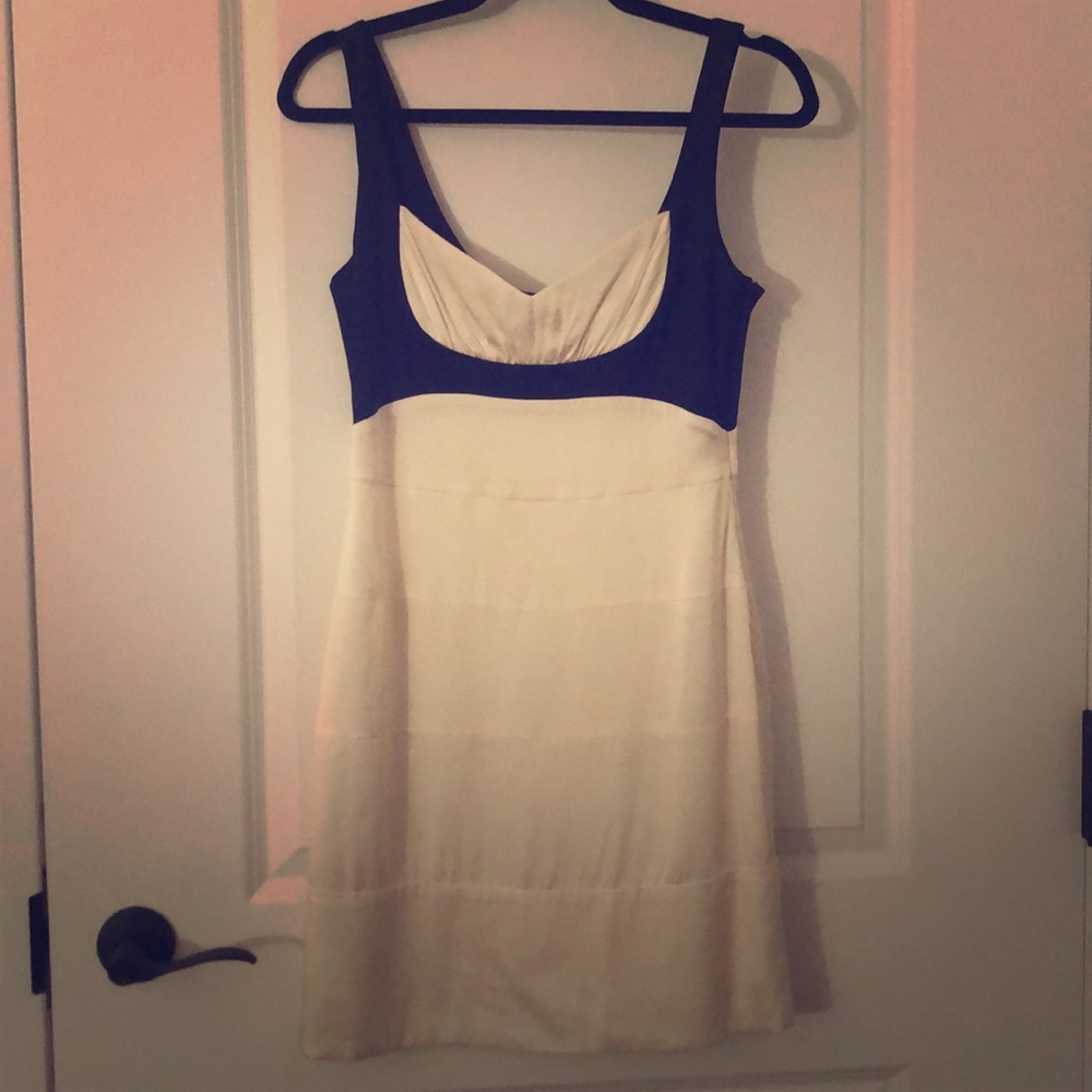 Gorgeous fitted cocktail dress!